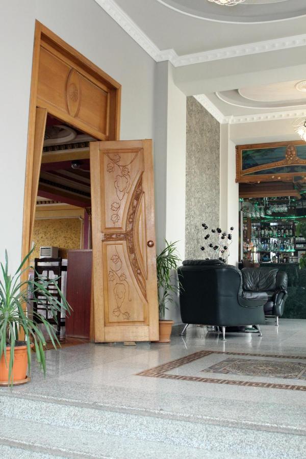 Bed and Breakfast Golden Apricot Ґюмрі Екстер'єр фото