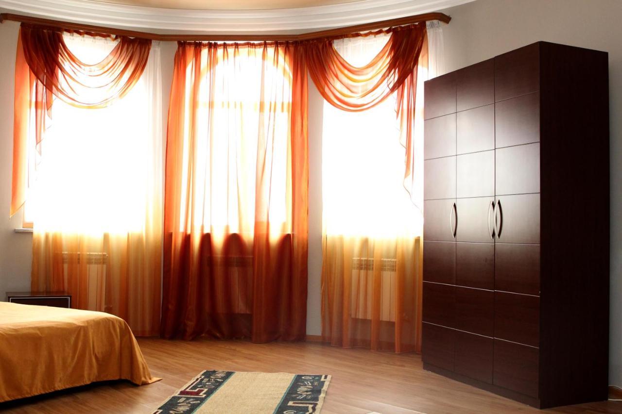 Bed and Breakfast Golden Apricot Ґюмрі Екстер'єр фото