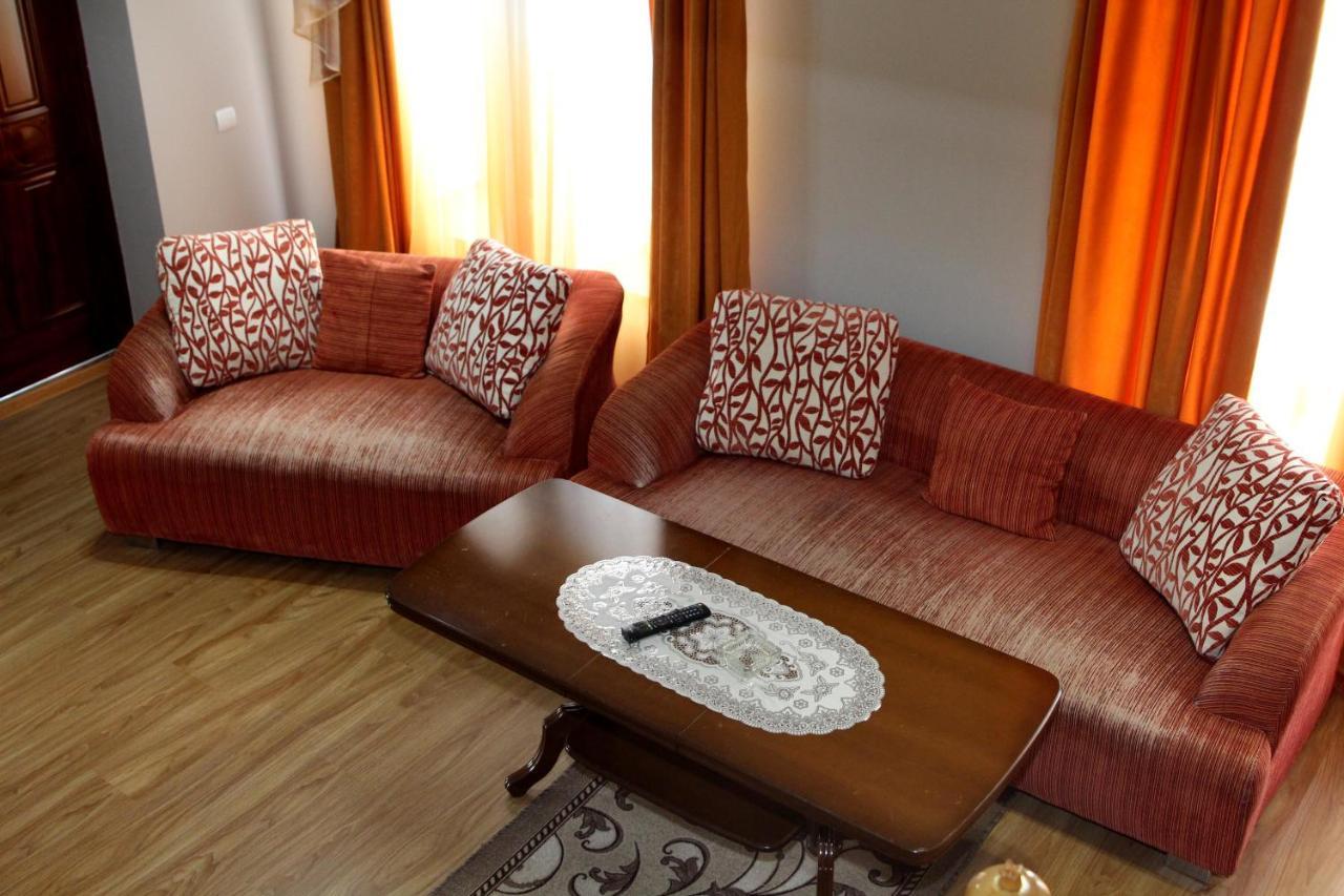 Bed and Breakfast Golden Apricot Ґюмрі Екстер'єр фото