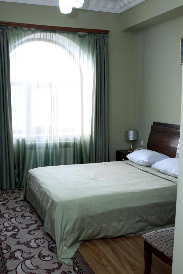 Bed and Breakfast Golden Apricot Ґюмрі Екстер'єр фото