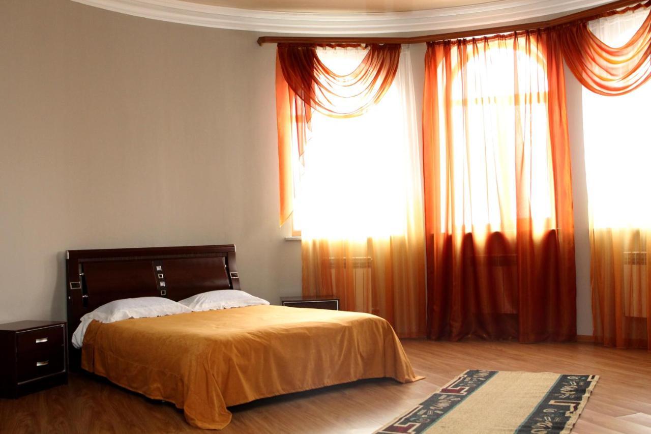 Bed and Breakfast Golden Apricot Ґюмрі Екстер'єр фото