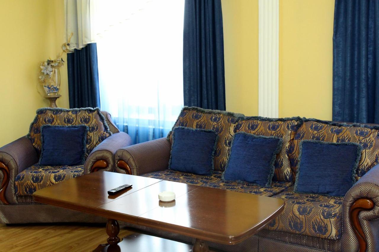 Bed and Breakfast Golden Apricot Ґюмрі Екстер'єр фото