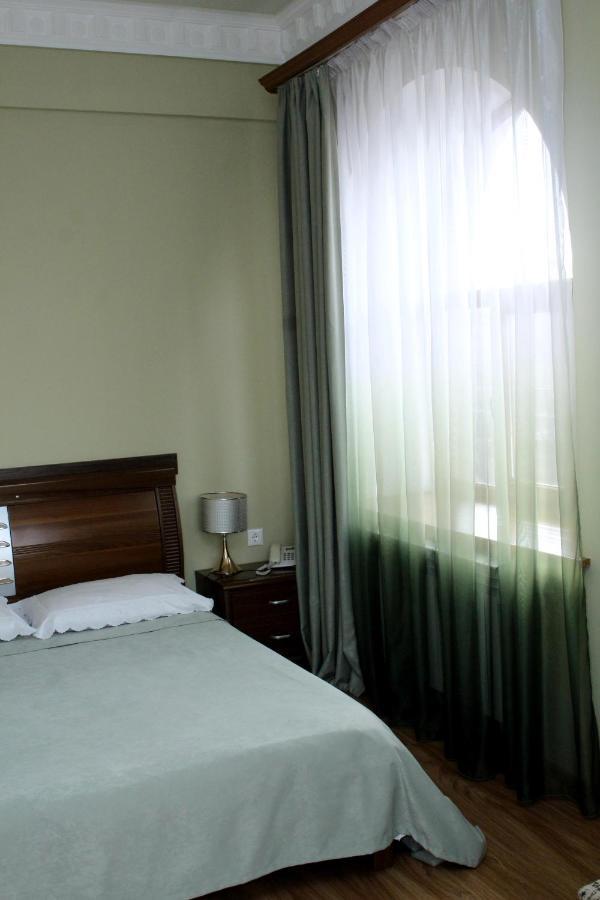 Bed and Breakfast Golden Apricot Ґюмрі Екстер'єр фото