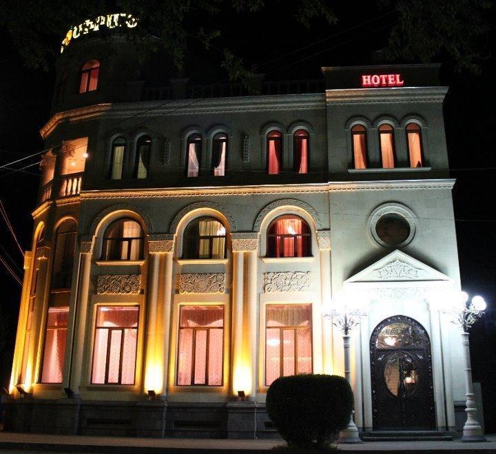 Bed and Breakfast Golden Apricot Ґюмрі Екстер'єр фото