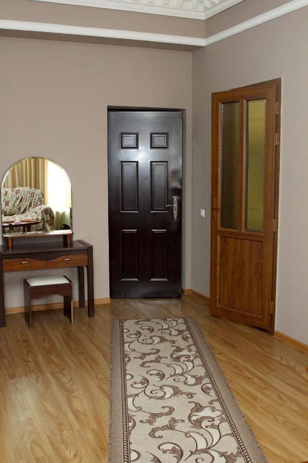 Bed and Breakfast Golden Apricot Ґюмрі Екстер'єр фото