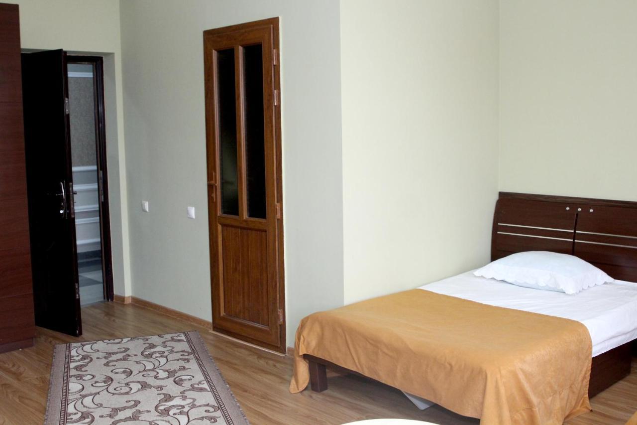 Bed and Breakfast Golden Apricot Ґюмрі Екстер'єр фото