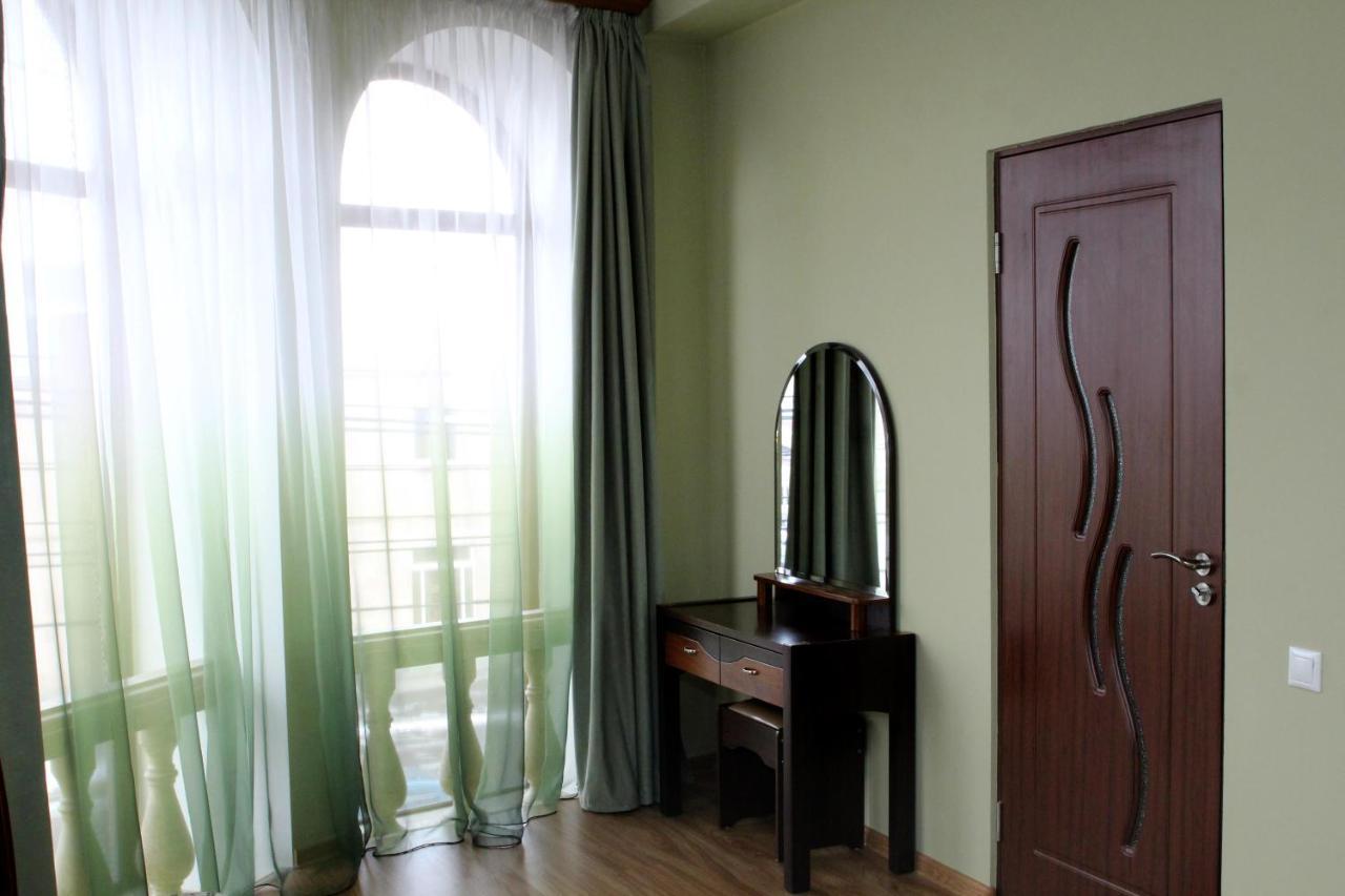 Bed and Breakfast Golden Apricot Ґюмрі Екстер'єр фото