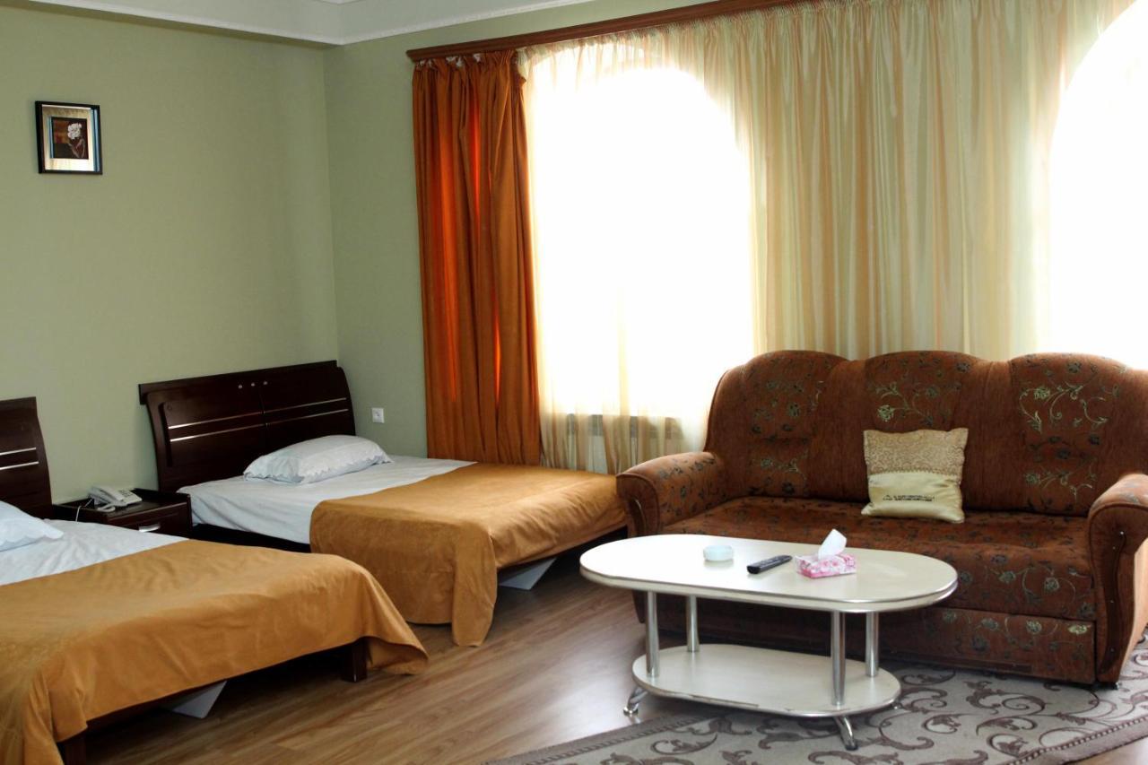 Bed and Breakfast Golden Apricot Ґюмрі Екстер'єр фото